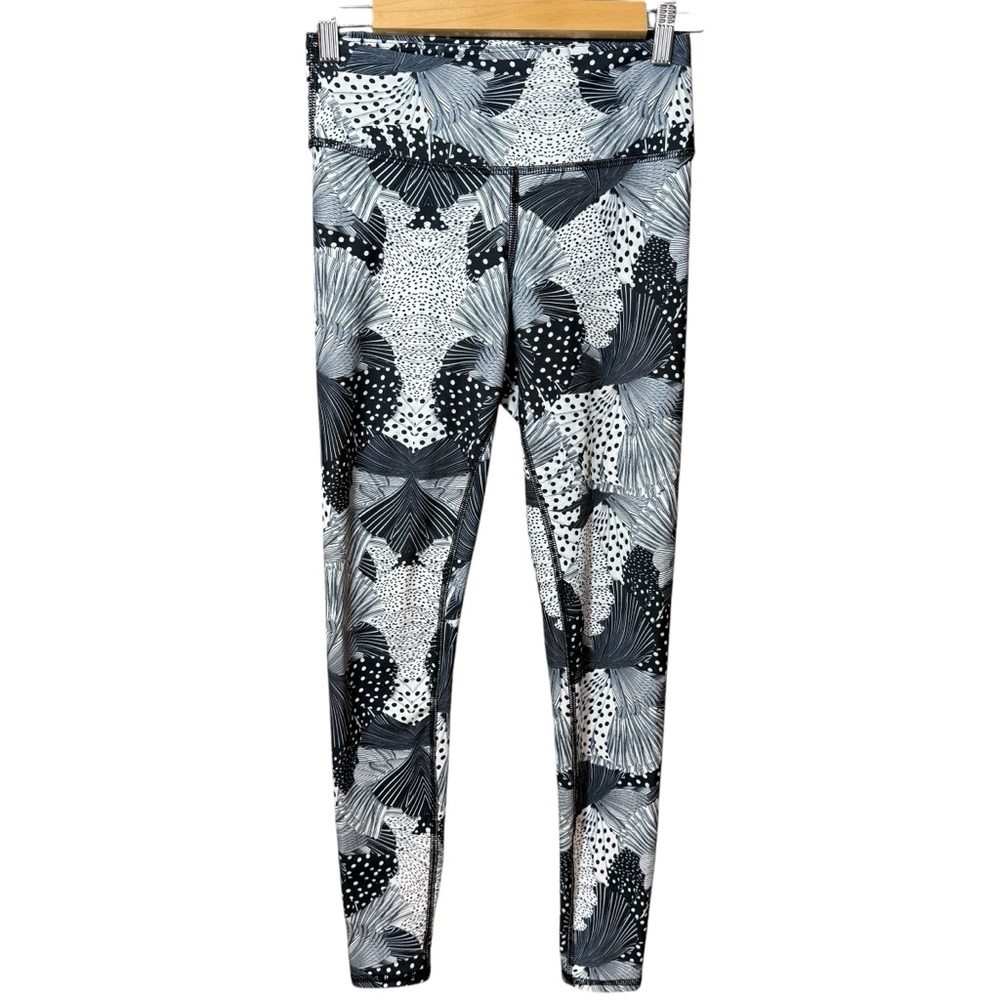 BECCO Mid Rise Black & White Print 26.5" Capri‎ Pants Leggings Yoga Women Medium